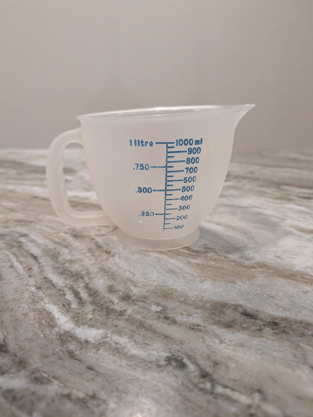 Vintage Tupperware 4 Cup Measuring Bowl